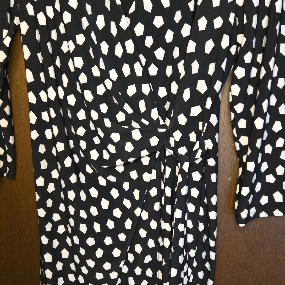 Anne Klein Black and White Geometric Long Sleeve Dress - Picture 4 of 5